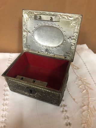 Joyero Modernista Metal Relieves