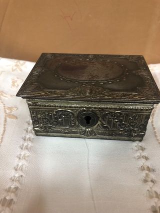 Joyero Modernista Metal Relieves