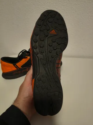 Zapatillas Adidas Negras y Naranjas Talla 43