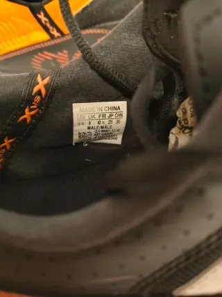 Zapatillas Adidas Negras y Naranjas Talla 43