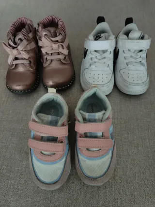 Lote 3 pares zapatos infantiles, tallas 20 y 21