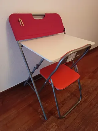 Mesa de estudio plegable con silla