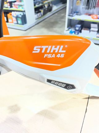 Cortabordes Stihl FSA 45 con batería y cargador