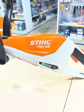 Cortabordes Stihl FSA 45 con batería y cargador
