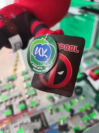 Peluche Marvel Deadpool braços abertos 30cm