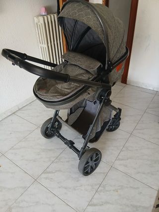 Carrito de bebé gris