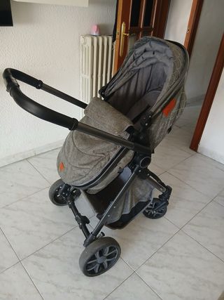 Carrito de bebé gris