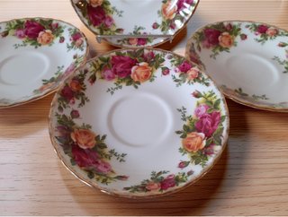 4 platos de 14 cm Royal Albert Old Country Roses