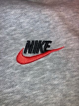 Sudadera Nike Gris Logo Bordado