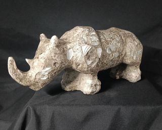 Scultura Rinoceronte in pietra