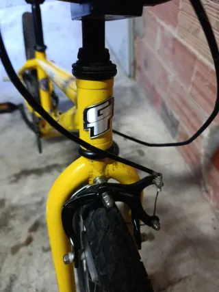 Bicicleta BMX GT Mach One Expert Amarilla