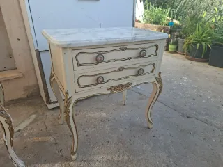 Muebles de dormitorio antiguos beige y oro