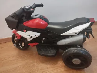 Moto eléctrica infantil roja y negra