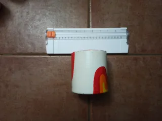 Vaso di cemento fatto e dipinto a mano