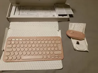 Teclado y Ratón Inalámbricos Logitech Pebble Combo