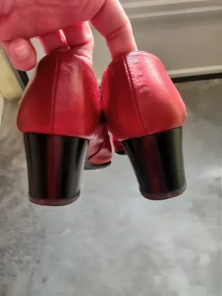 Zapatos rojos de tacón, número 39