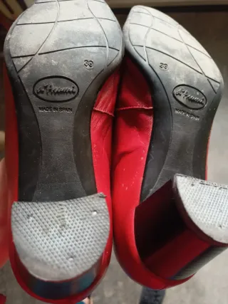 Zapatos rojos de tacón, número 39