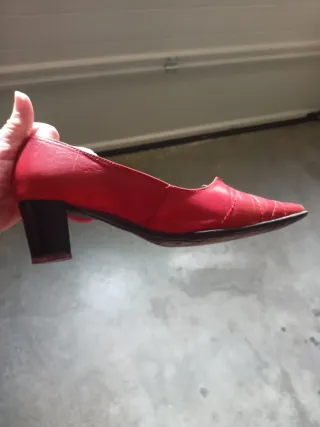 Zapatos rojos de tacón, número 39