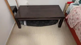 Mesa de centro de madera oscura