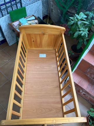 Cuna de madera para bebé