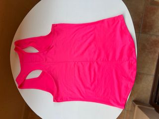 Camiseta deportiva fitness rosa flúor