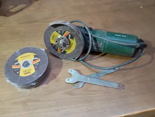 Rebarbadora  Bosch PWS 550 + 26 discos