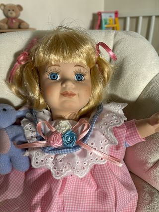 Muñeca Porcelana Musical Vestido Rosa Peluche