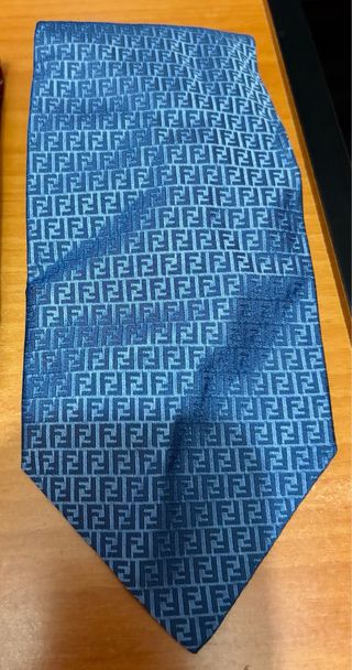 Pack 4 CORBATAS Marca FENDI y Más (NUEVAS)