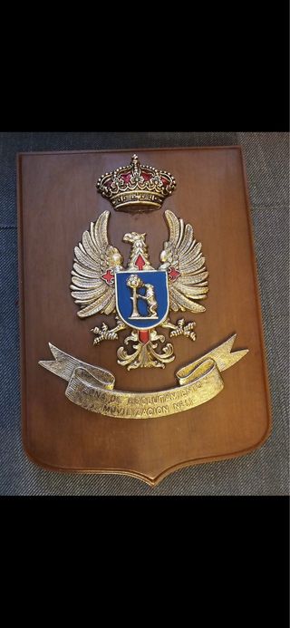 Metopa militar águila y corona