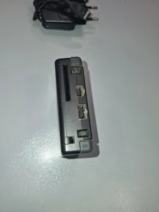 Nintendo Game Boy SP Negra + Cargador