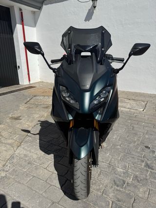 Yamaha TMAX 560 tech max Maxi-Scooter