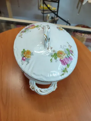 Sopera antigua floral