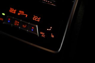 BMW XM    550 kW 748 CV Label Red