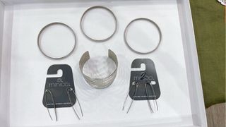 Lote 22 piezas bisutería oro y multicolor