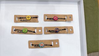 Lote 22 piezas bisutería oro y multicolor