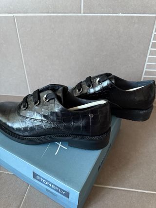 Zapatos negros Stonefly mujer
