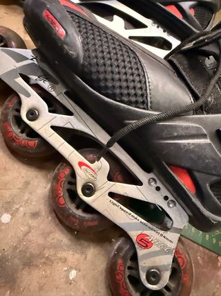 Patines en línea negros y rojos talla 43