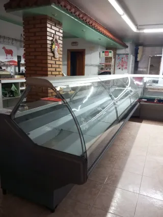 Vitrina Carnicería y Charcutería y mesa de corte