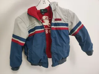 Casaco infantil vermelho com leão