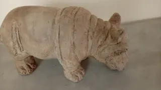 Figura de hipopótamo de terracota