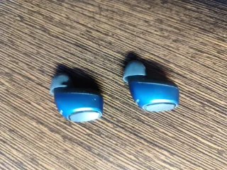 Auriculares Bluetooth Mees con base de carga