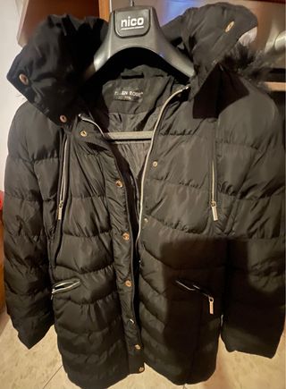 Giubbotto donna con cappuccio pelliccia nero