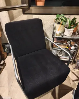 Due poltrone nere moderne