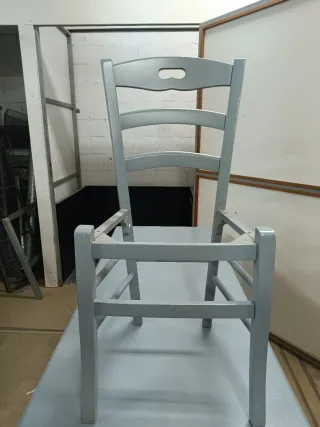 Mesa rectangular de madera maciza gris