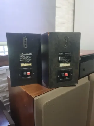 Akai SW-7II Altavoces