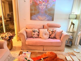 Sofá y sillón rosa