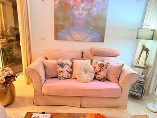 Sofá y sillón rosa