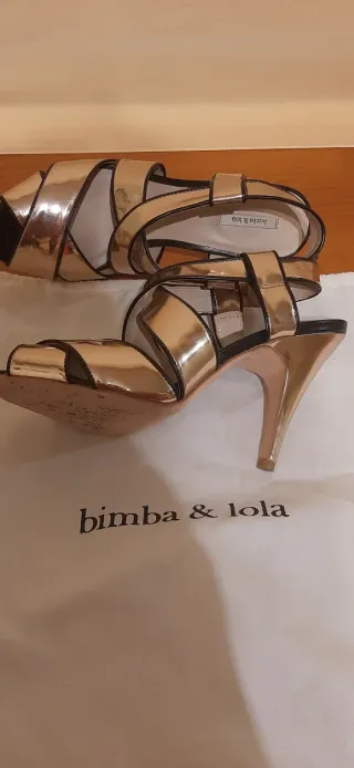 Sandalias Bimba y Lola doradas 10 cm