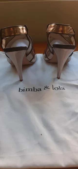 Sandalias Bimba y Lola doradas 10 cm