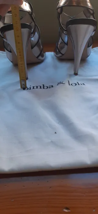 Sandalias Bimba y Lola doradas 10 cm